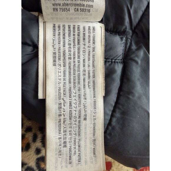 Unisex Kids 13/14 Abercrombie Black puffer quilted Jacket fleece lined hooded - Picture 10 of 10